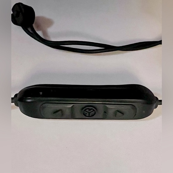 JLab Audio JBuds Pro Wireless Signature Earbuds Black - Picture 6 of 8